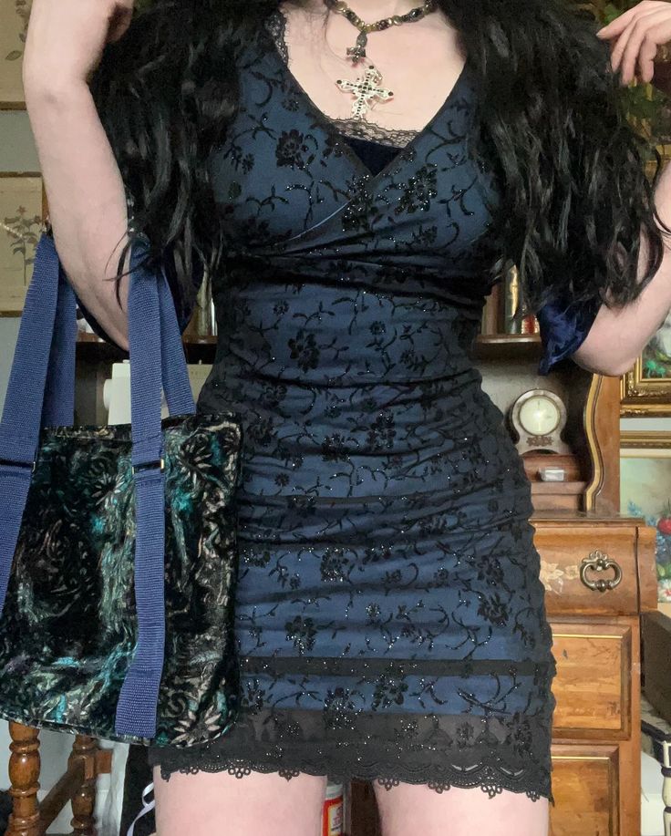 Sexy V-neck Navy Lace Short Sleeve 19th Birthday Short Skirt Homecoming Dress