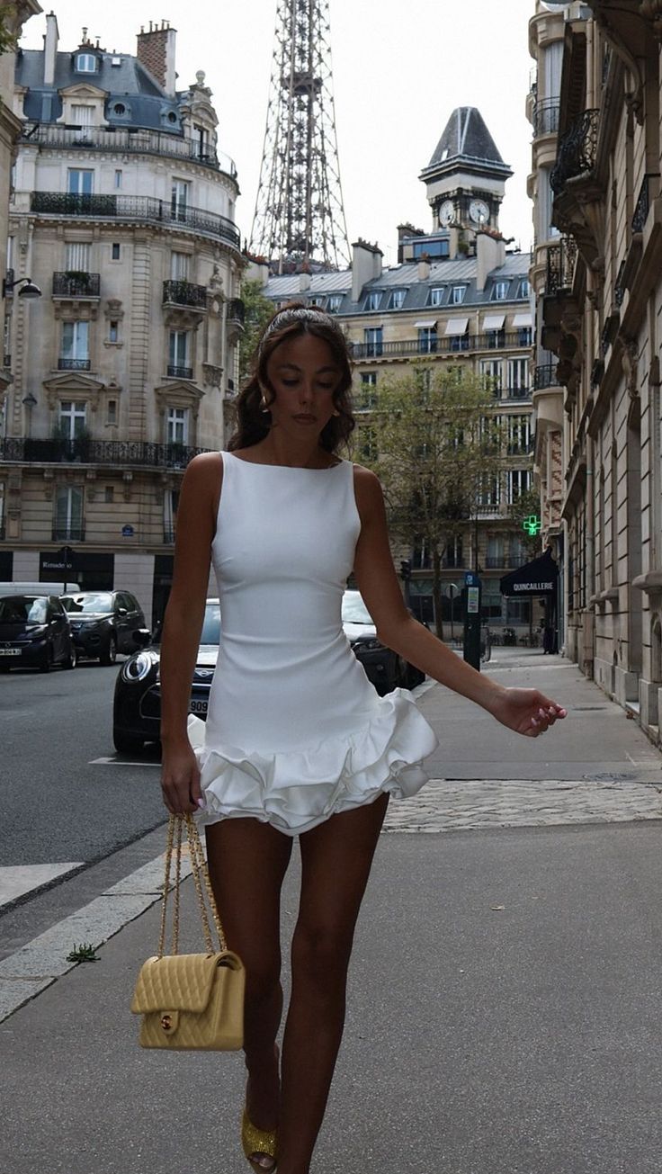 Sweet And Simple White Round Neck Sleeveless Flower Bud Skirt Birthday Short Skirt Homecoming Dress