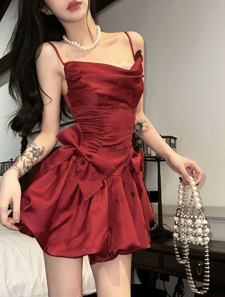 Beautiful Bow Burgundy Satin Suspender 17th Birthday Homecoming Dress