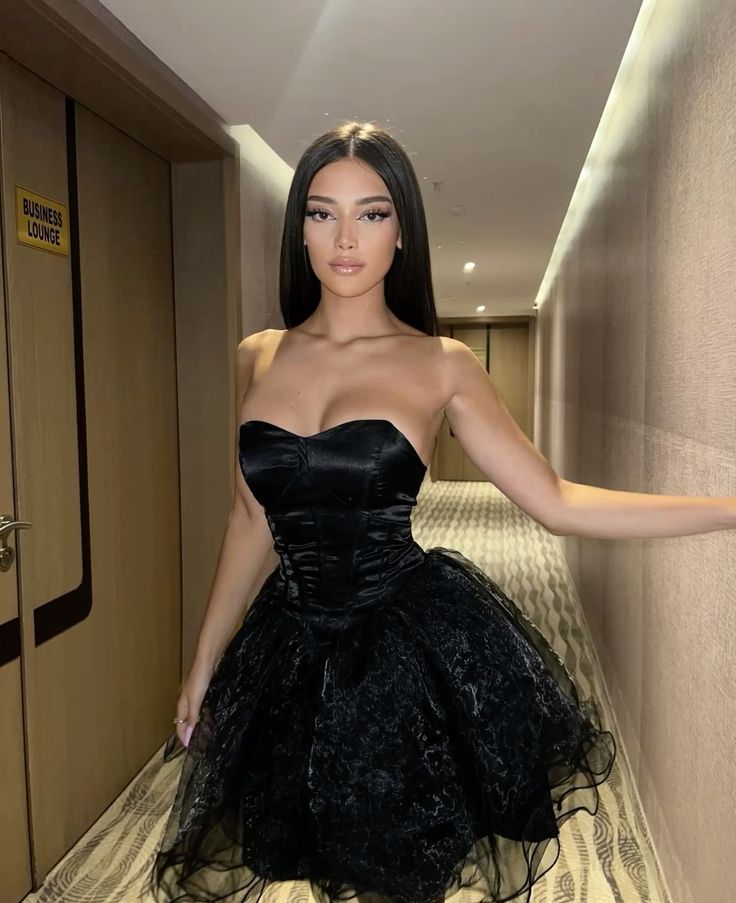 Elegant Black Strapless Fluffy Satin Patchwork Birthday Party Homecoming Dress