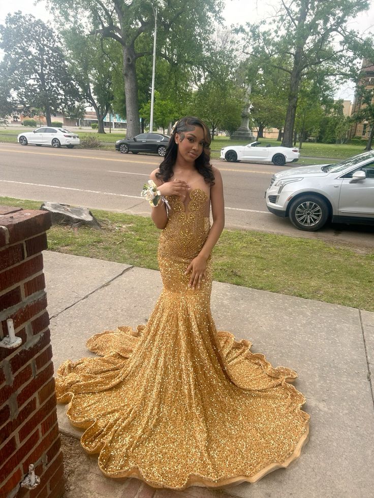 Luxurious Gold Mermaid Sequined Prom & Evening Dress - View 2 | FashionDia