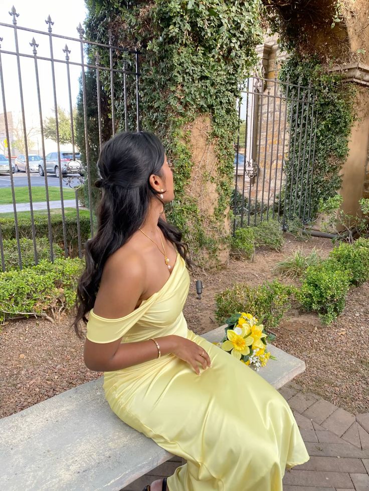 Elegant Yellow Fitted Square Neck Satin Long Prom & Evening Dress Bridesmaid Dress - View 3 | FashionDia