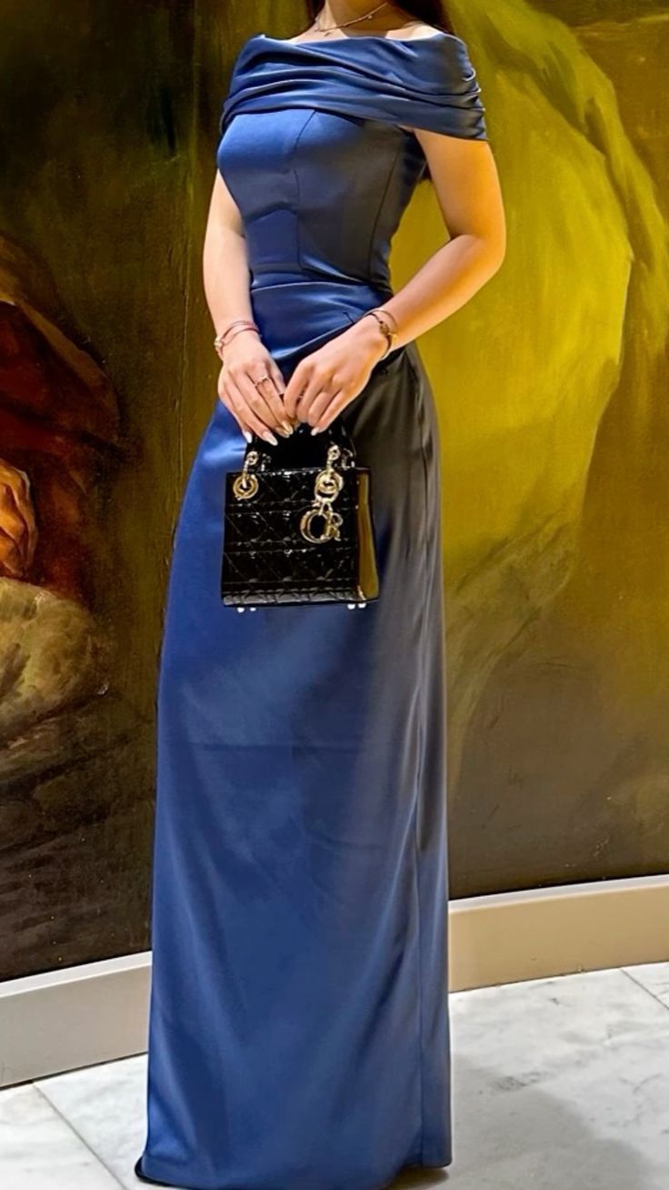 Elegant Royal Blue Slim-Fit Off-the-Shoulder Satin Long Prom Dress Evening Dress Bridesmaid Dress