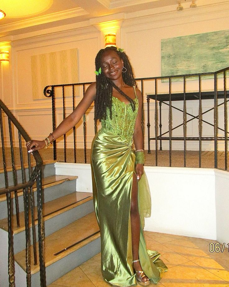 Elegant Green Mermaid Deep V-Neck Embroidered Sequin Slit Satin Long Prom & Evening Dress - FashionDia