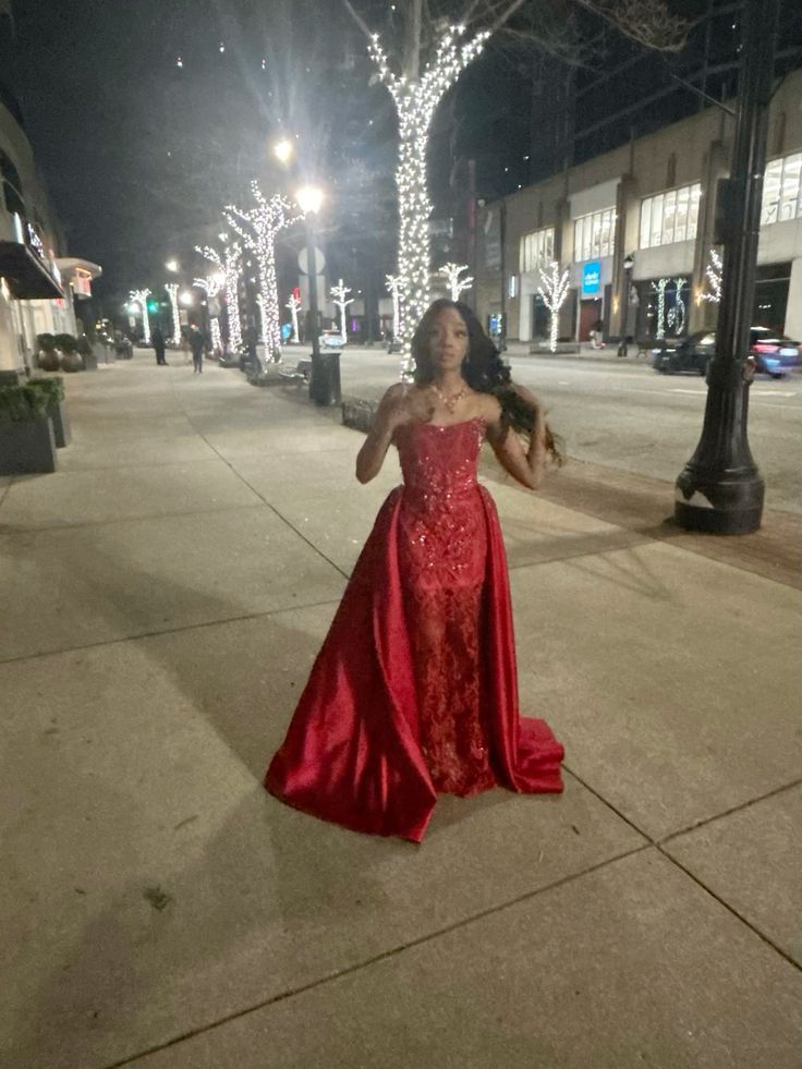 Gorgeous Red Slim-Fit Strapless Lace Satin Detachable Train Long Prom & Evening Dress - FashionDia