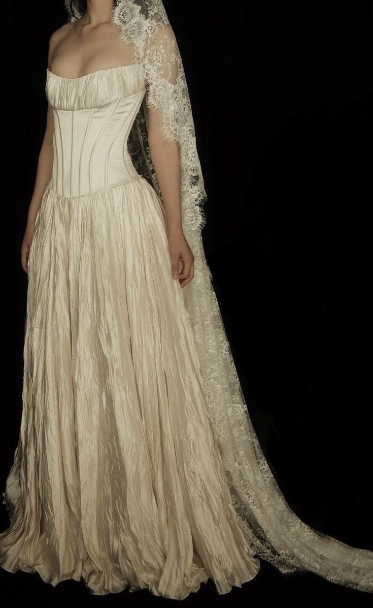 Vintage Elegant Off-White Strapless Boned Satin Long Wedding Dress