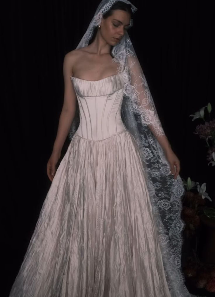 Vintage Elegant Off-White Strapless Boned Satin Long Wedding Dress cc5239