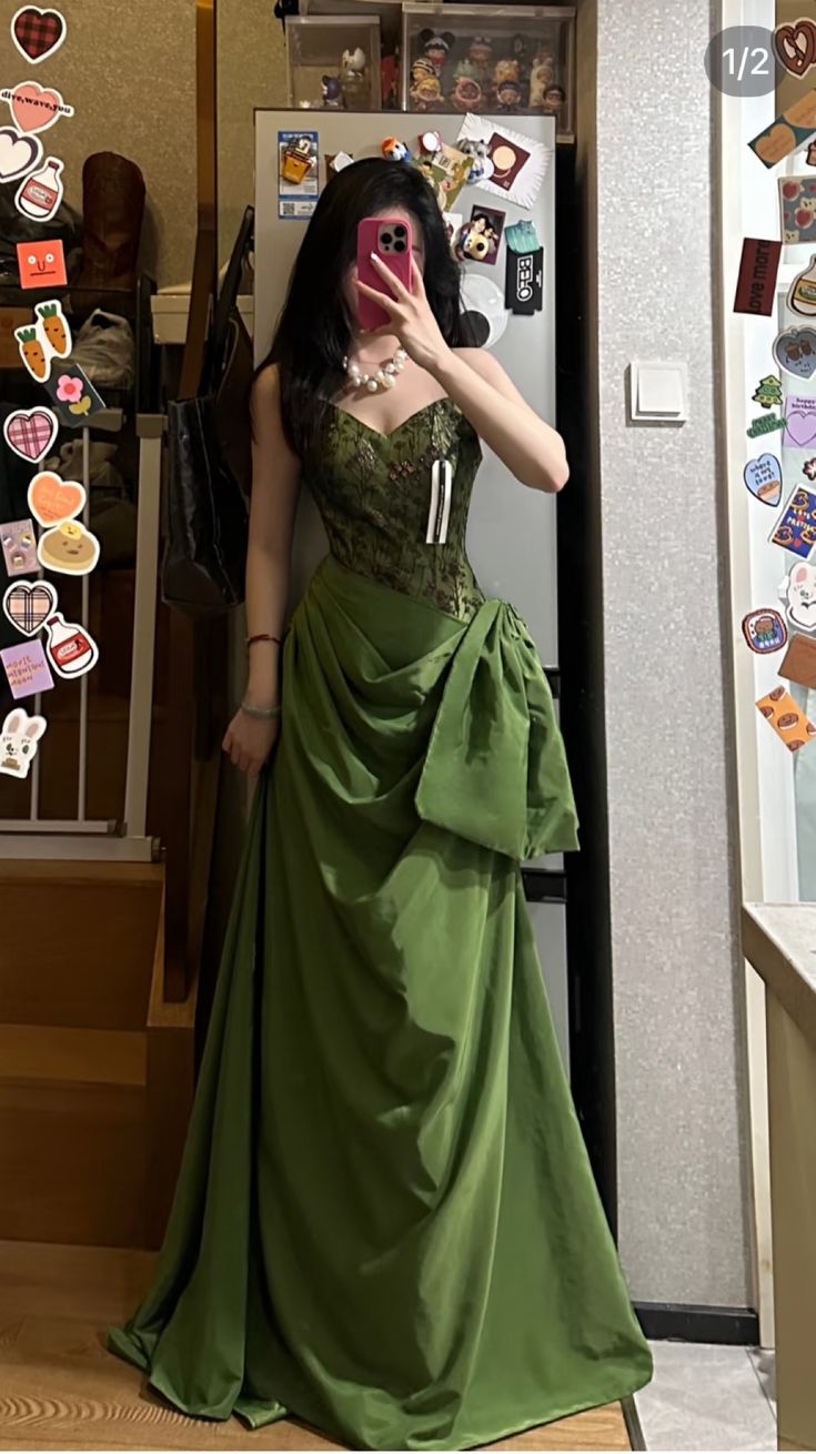 Vintage Royal Green A-Line Strapless Ruched Satin Long Prom & Evening Dress - FashionDia