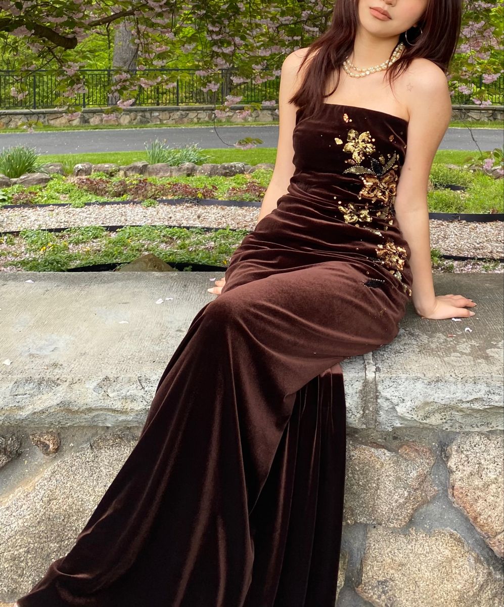 Vintage Dark Brown Slim-Fit Strapless Embroidered Velvet Long Prom & Evening Dress - FashionDia