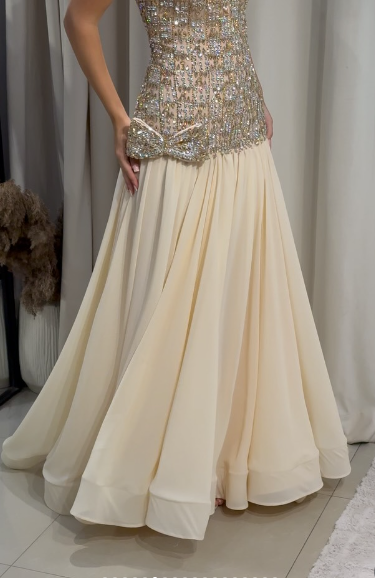 Luxurious Champagne Sweetheart Neck A-Line Diamond-Embellished Bow Chiffon Long Prom & Evening Dress - View 5 | FashionDia