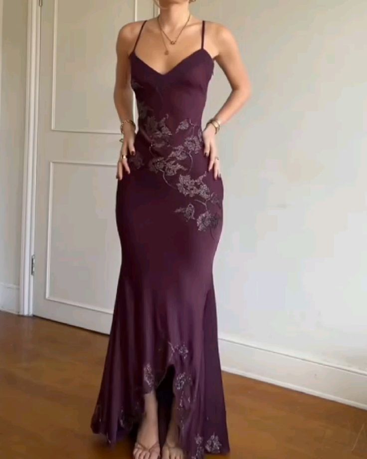 Vintage Elegant Burgundy Spaghetti Strap V-neck Satin Long Prom Dress Evening Dress