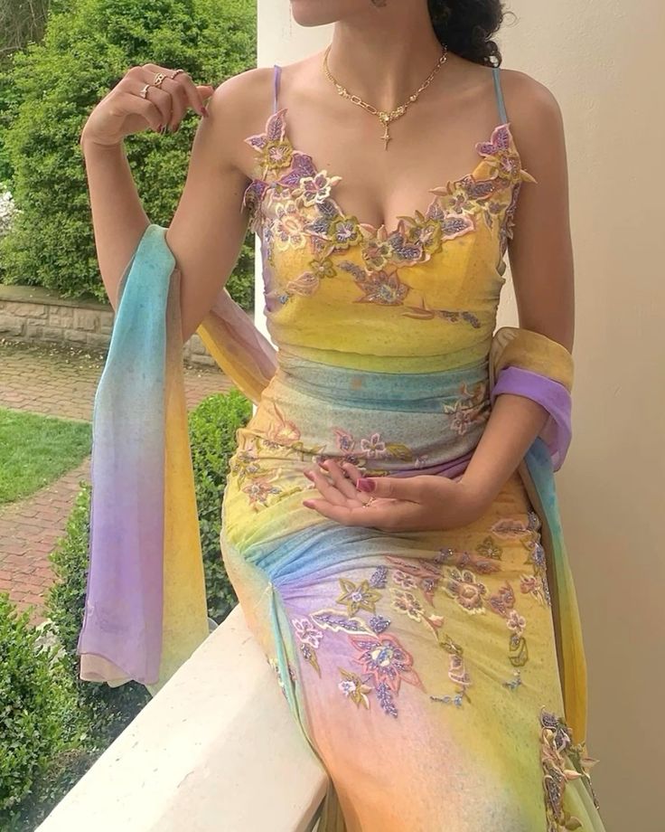 Stunning Gradient Spaghetti Strap V-neck Floral Embroidered Tulle Long Prom Dress Evening Dress