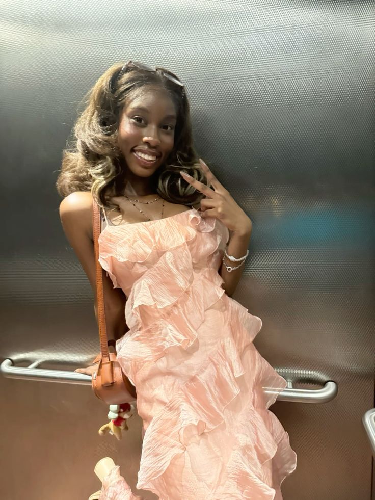 Sweet Pink Slim-fitting Halter Ruffled Chiffon Long Prom Dress