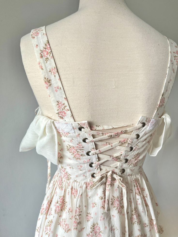 Retro Off-white Base With Pink Small Flowers Square Neckline Bow Shoulder Strap Waist A-Line 16th Birthday Homecoming Dress - View 3 | FashionDia