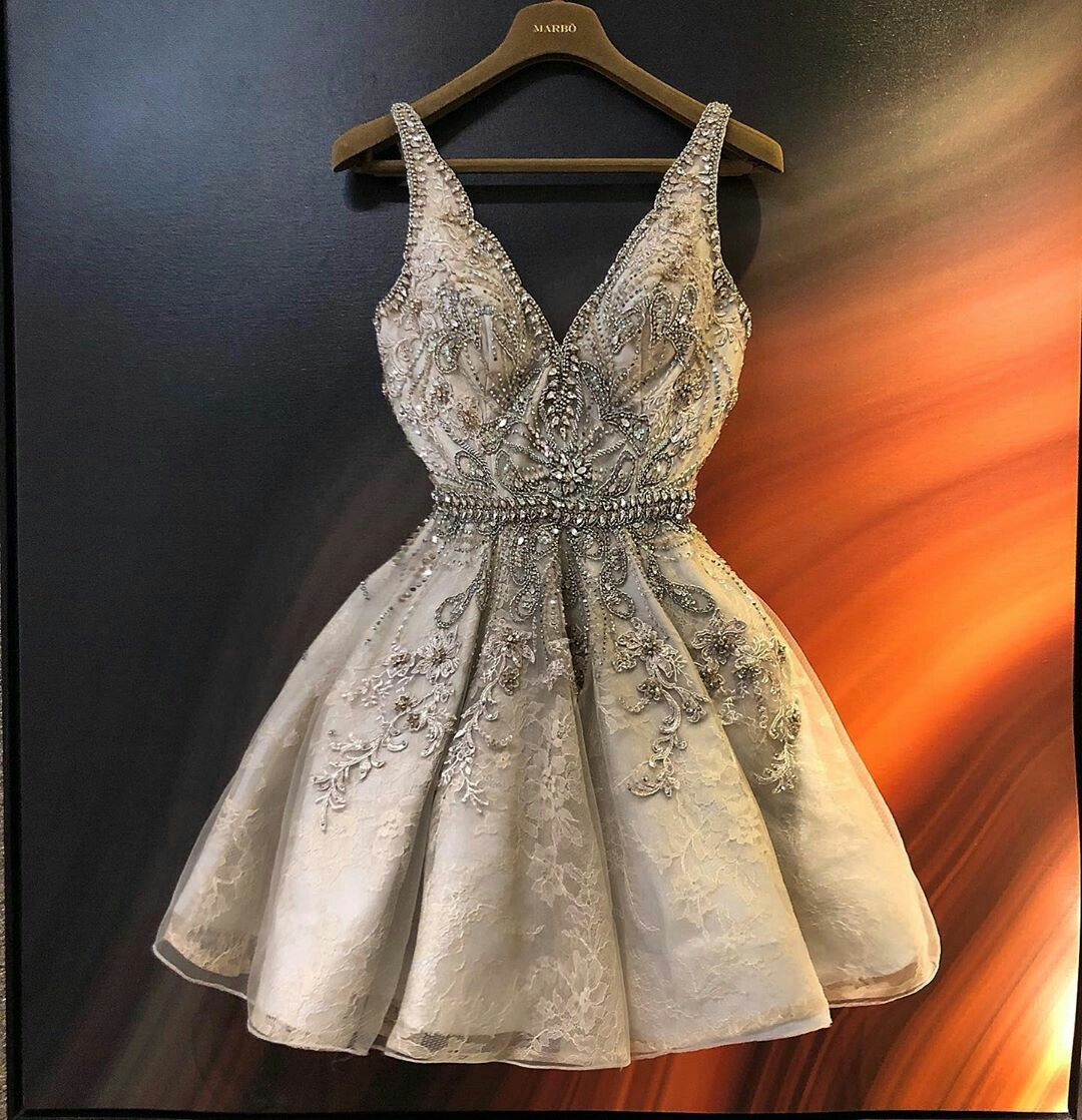 Gorgeous And Elegant Silver-gray V-neck Rhinestone Lace Embroidery A-line Birthday Party Homecoming Dress