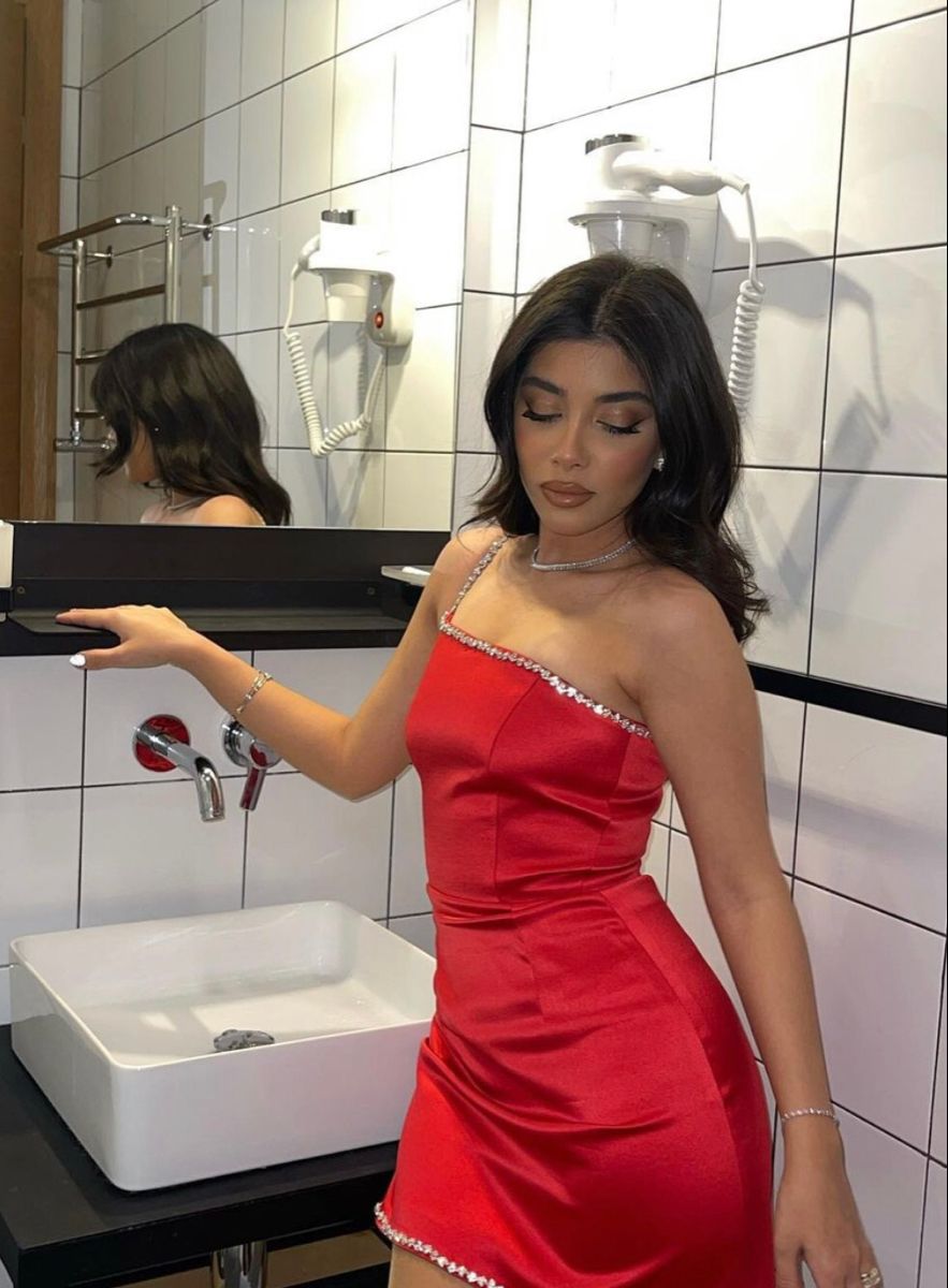 Gorgeous Red One-shoulder Diamond Embellished Slim-fit Satin Birthday Party Homecoming Dress