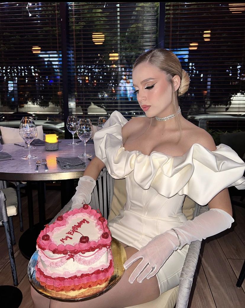 Elegant White One-shoulder Ruffled Slim-fit Satin 17th Birthday Homecoming Dress