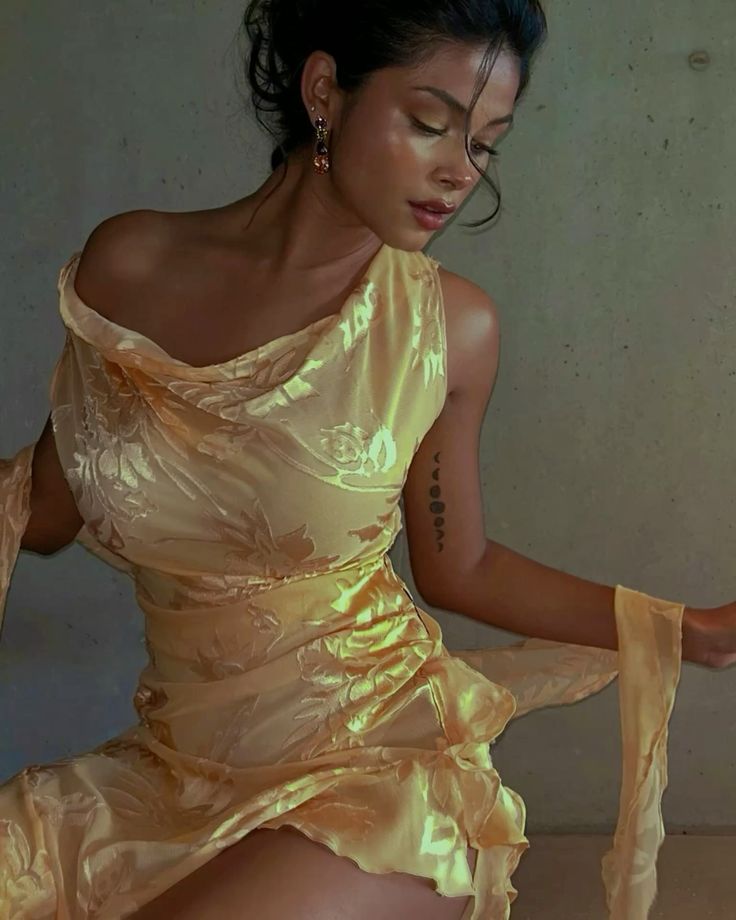 Retro Elegant Gold Off-shoulder Collar Jacquard Pattern Satin Birthday Dress Homecoming Dress - FashionDia