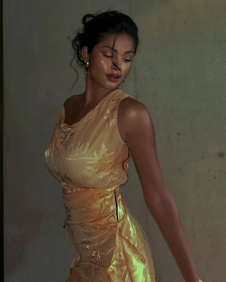 Retro Elegant Gold Off-shoulder Collar Jacquard Pattern Satin Birthday Dress Homecoming Dress - View 3 | FashionDia