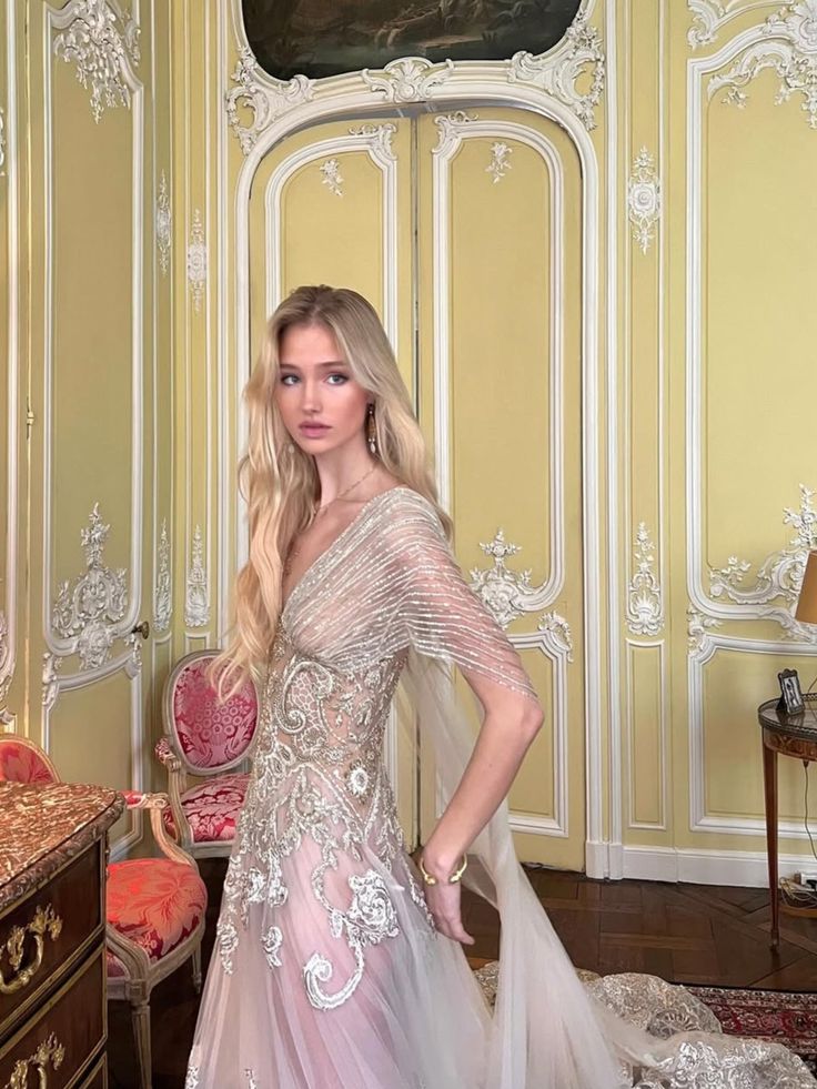 Luxury Palace Nude Pink Mermaid Trailing V-Neck Lace Tulle Prom & Evening Dress - View 3 | FashionDia