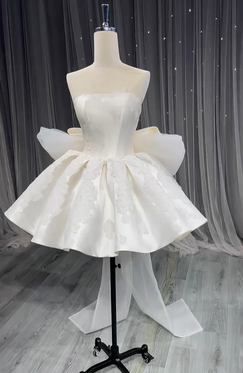 Elegant Strapless White Satin Lace Appliques A Line Short Birthday Outfits Homecoming Dress With Bow