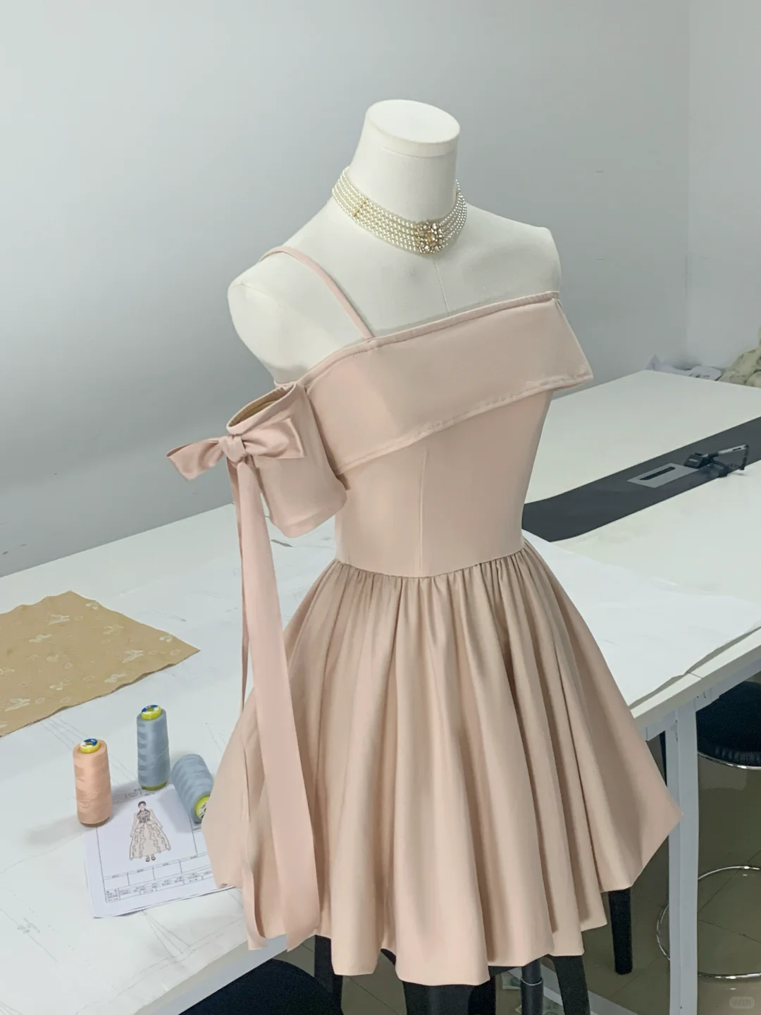 Elegant Off-the-Shoulder Pink A-Line Short Party Dress Homecoming Dress - View 5 | FashionDia