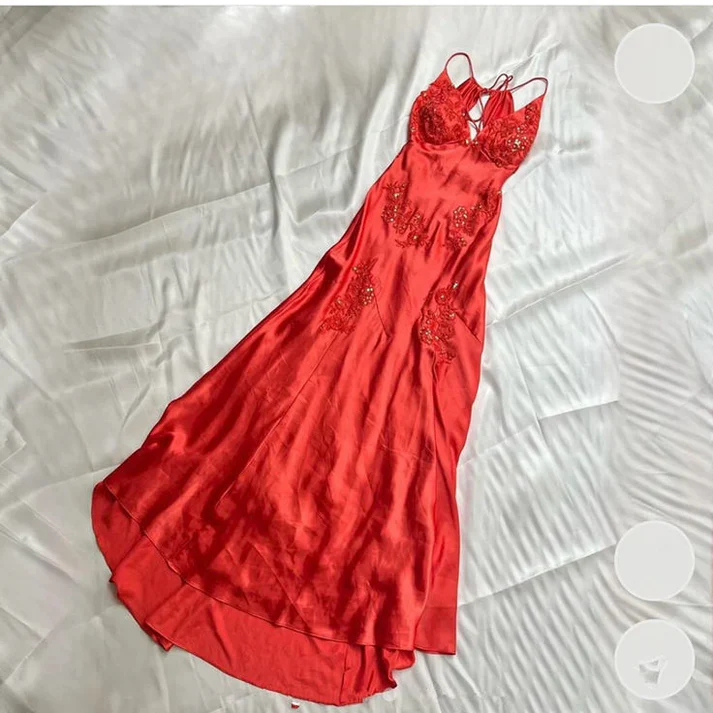 Red Spaghetti Straps Satin Appliques Evening Gown Chic Prom Dress