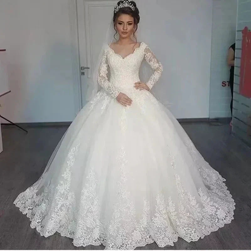 Plus Size Ball Gown Long Sleeve Vintage Wedding Dress 2021 Elegant Lace Appliques vestido De Noiva Custom Made Bride Bridal (ZD14107) - VelvetHem