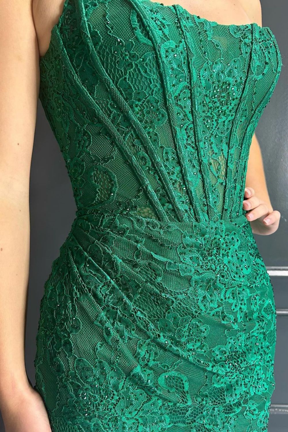 Pretty Green Bodycon Strapless Short Lace Homecoming Dress