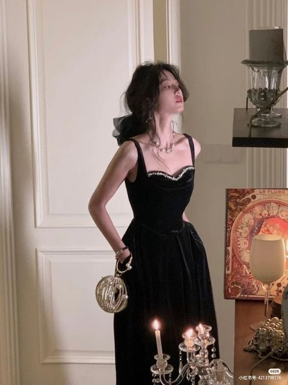 Vintage Black Velvet A-Line Party Dress Long Elegant Evening Gown Prom Dress - View 3 | FashionDia