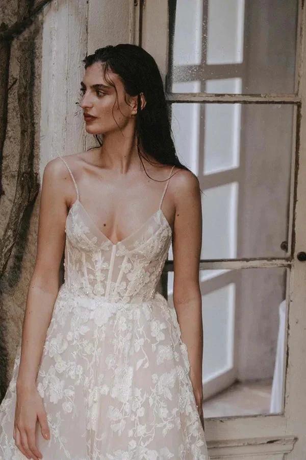 Romantic Straps V-neck Lace Appliques Bohemian Wedding Gown (ZD16139)