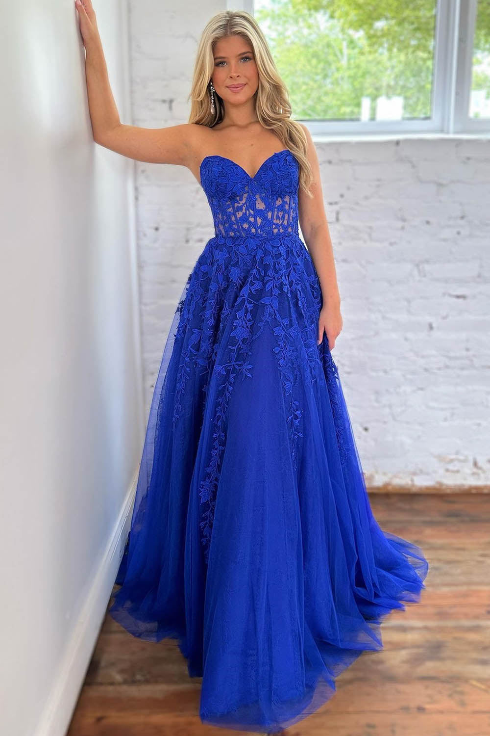 A-Line Sweetheart Long Tulle Royal Blue Prom Dress With Appliques - FashionDia