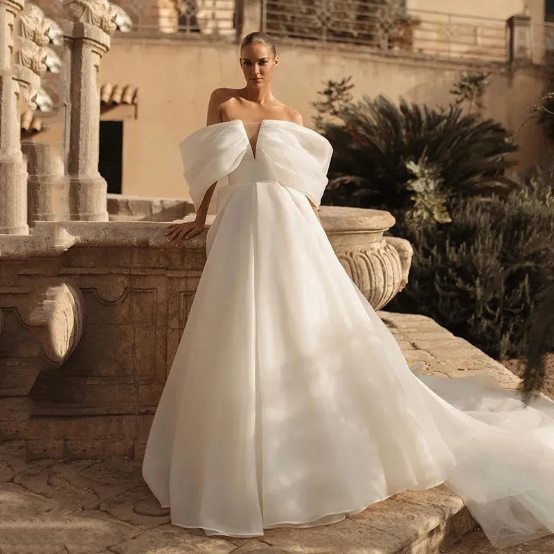 Women A-Line Wedding Dresses Off The Shoulder Sweep Train Bridal Dress Formal Wedding Princess Prom Gowns Customized Custom Color