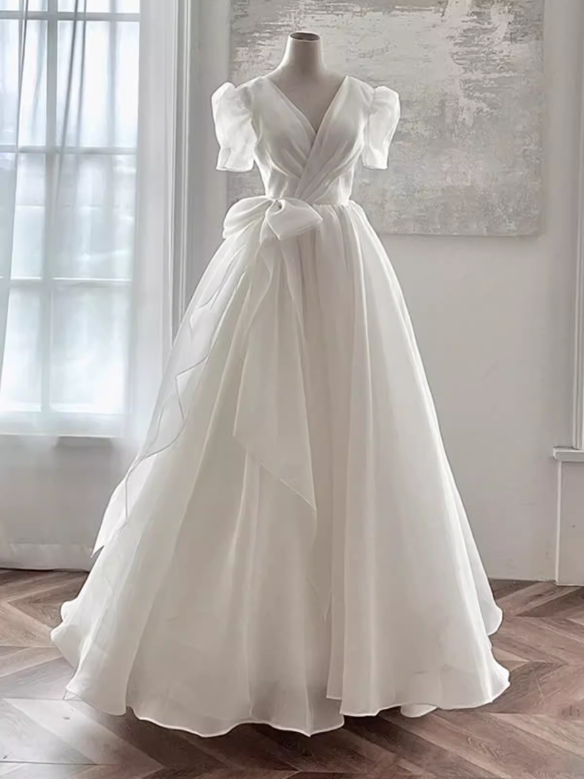 Vintage Ball Gown V Neckline Chiffon White Long Wedding Dresses Brides Dress