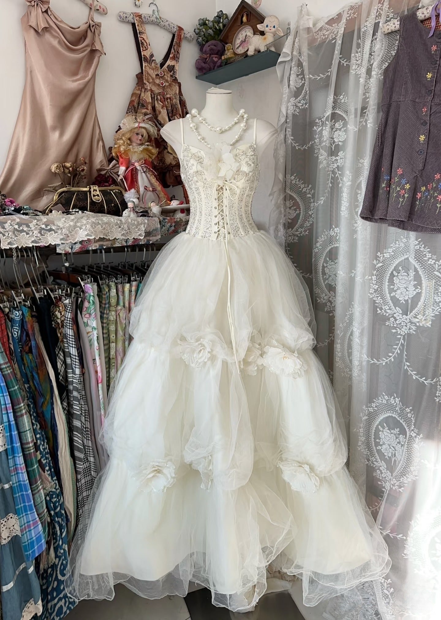 Vintage Ball Gown Spaghetti Straps Sleeveless Long White Evening Dress Prom Dresses