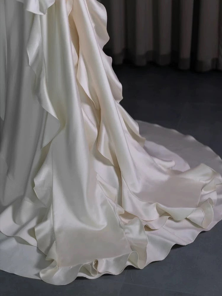 Classy Ball Gown Scoop Satin Ruffles Ivory Wedding Dresses Brides Dress