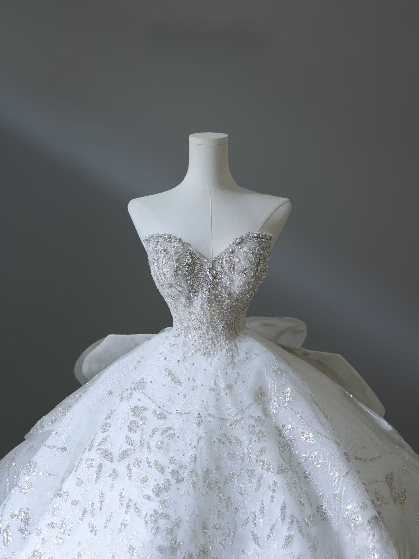 Timeless Ball Gown Sweetheart Sequin White Wedding Dresses Brides Dress