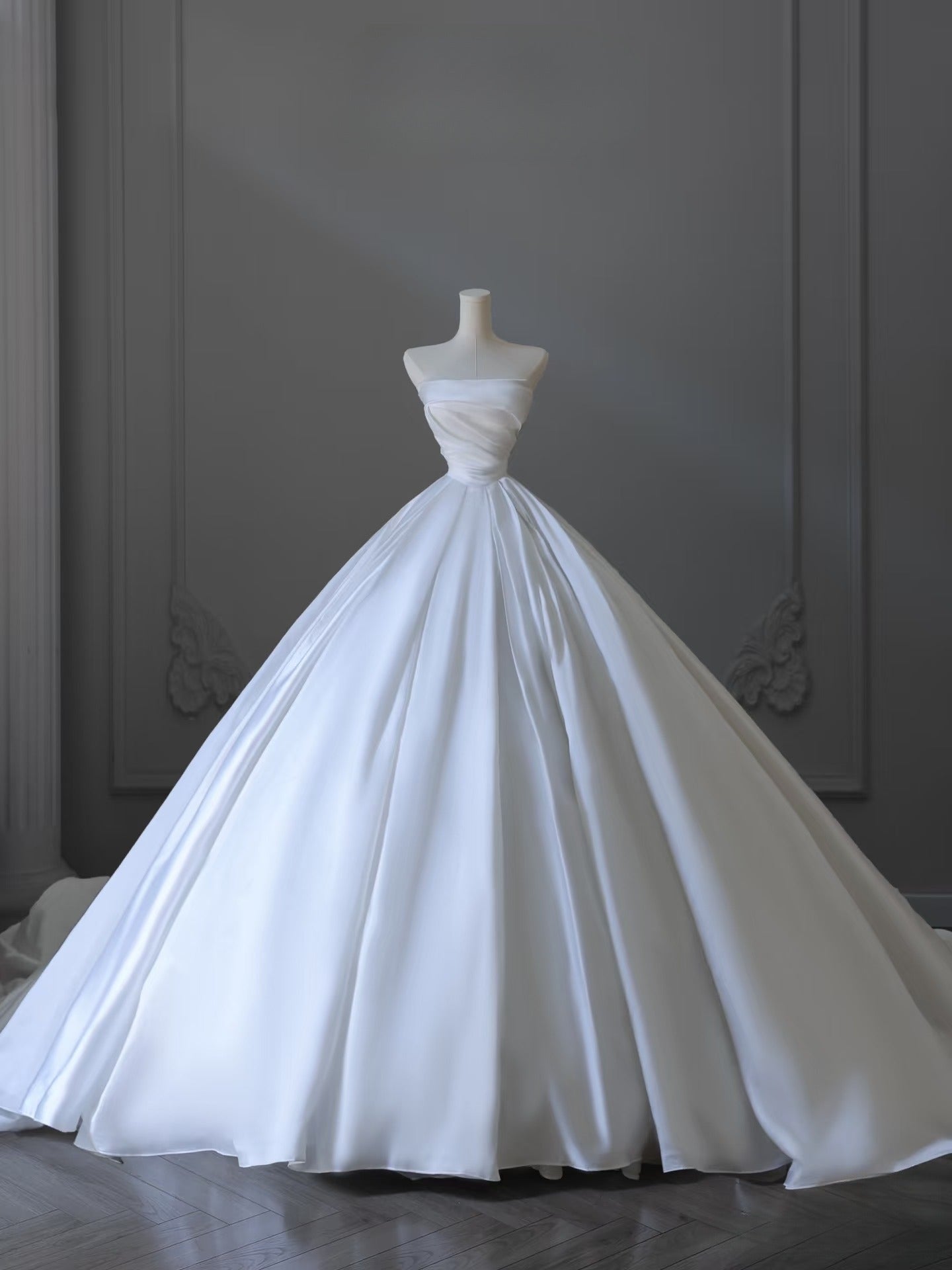 Timeless Ball Gown Strapless Satin White Wedding Dresses Brides Dress