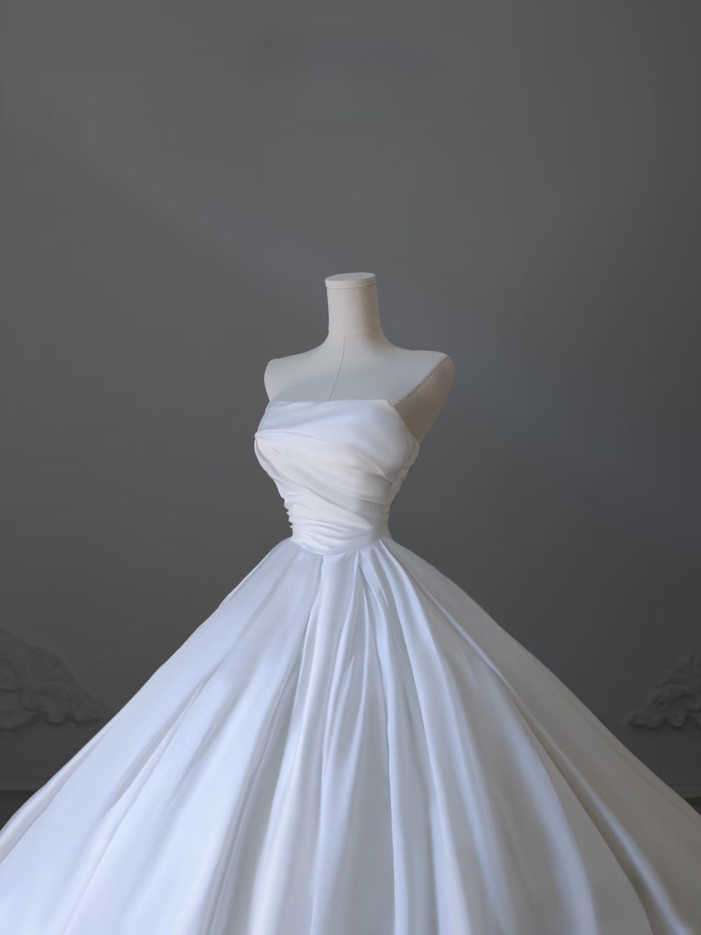 Timeless Ball Gown Strapless Satin White Wedding Dresses Brides Dress