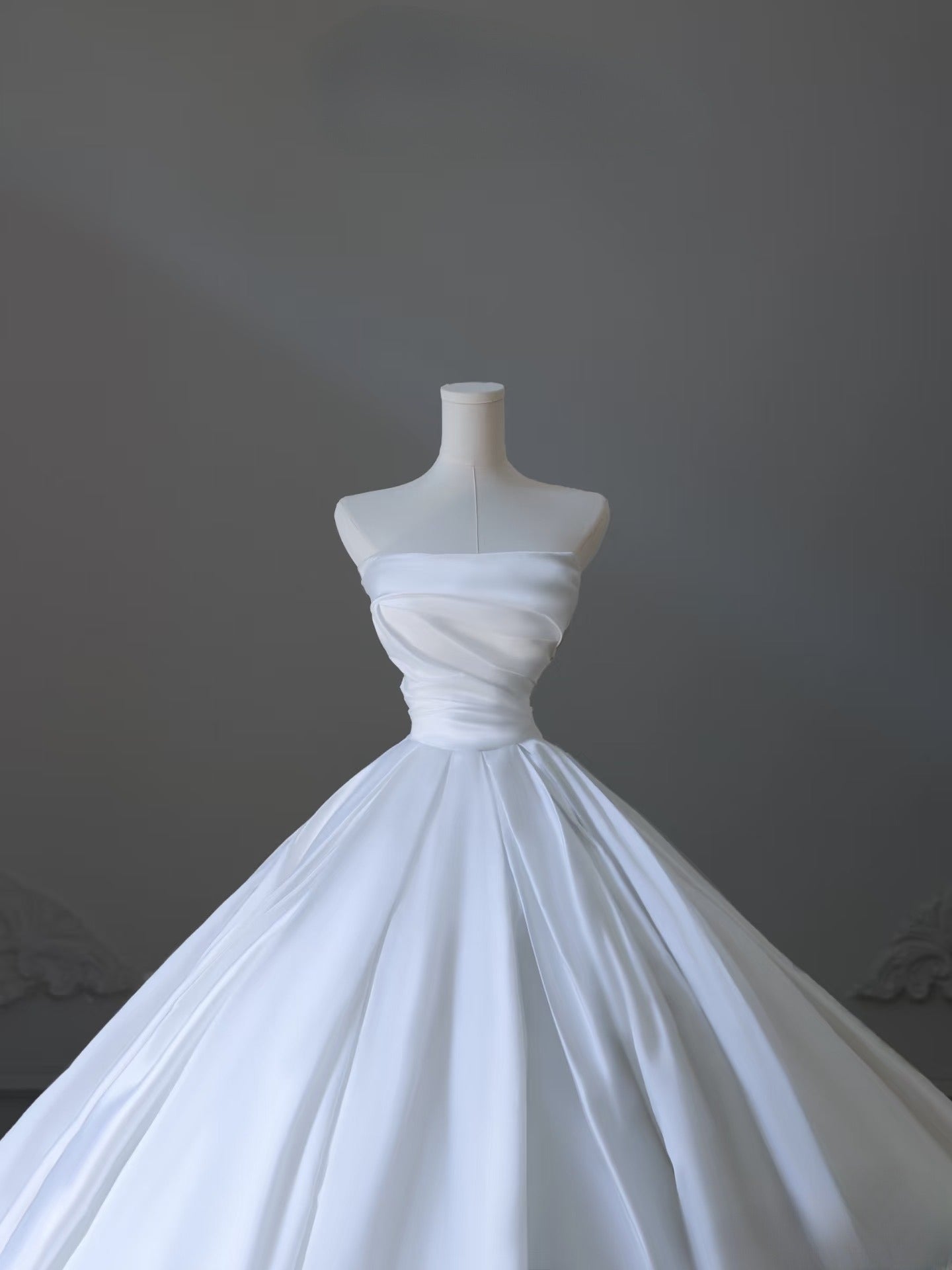 Timeless Ball Gown Strapless Satin White Wedding Dresses Brides Dress