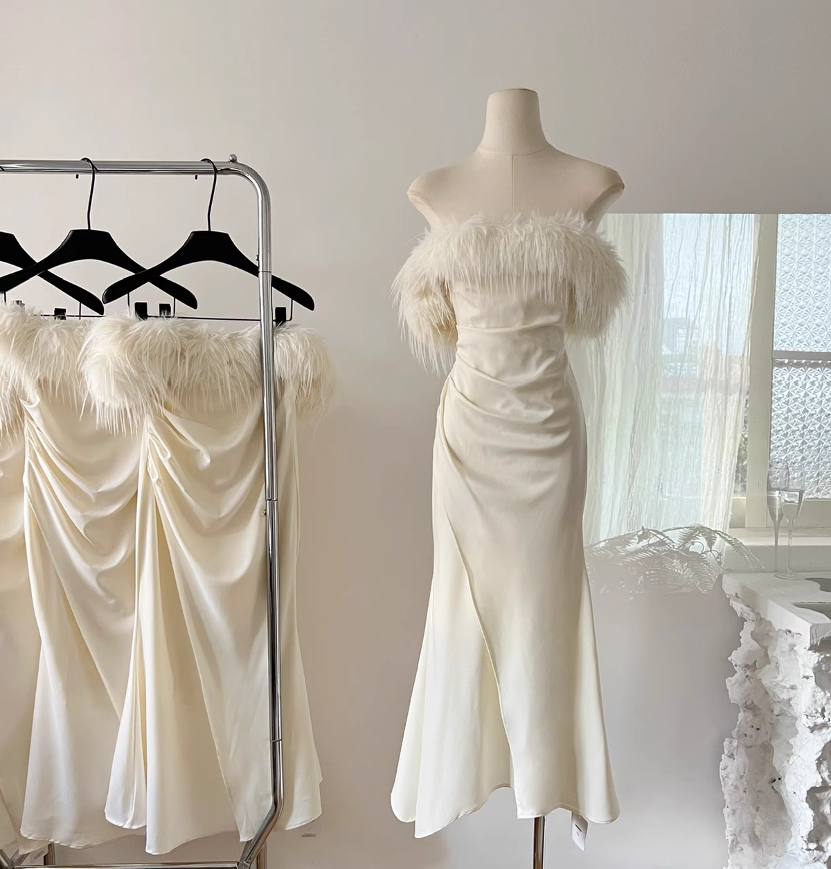 Sheath Strapless Sleeveless Ivory Feather Dress Slit Holiday Dresses - FashionDia