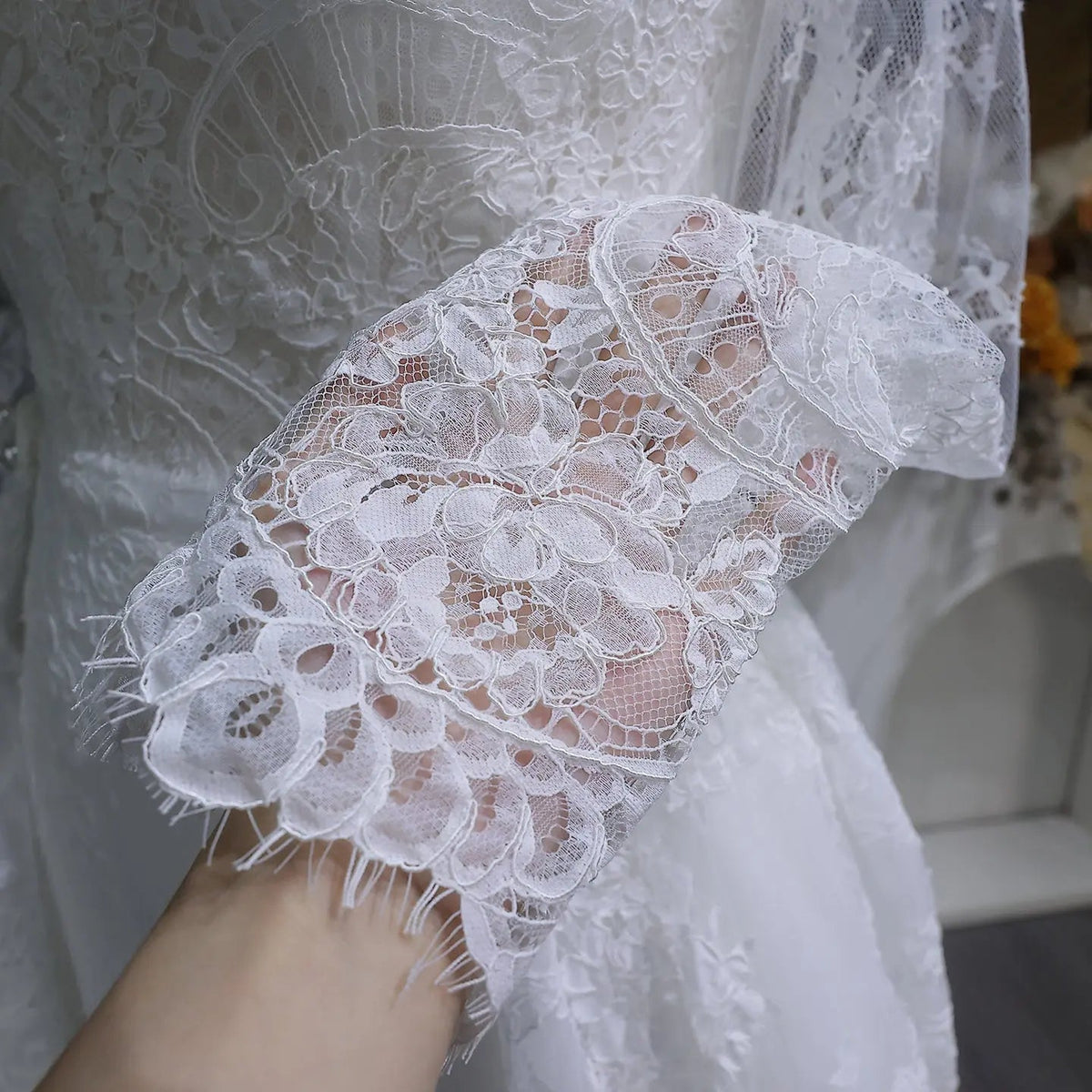 Luxury Lace Sweetheart Long Sleeve Wedding Dress ZP183