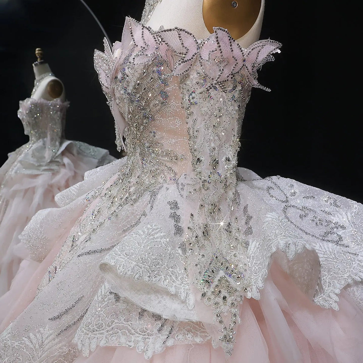 Luxury Embroidery Puff Sleeve Ball Gown Wedding Dress ZP156