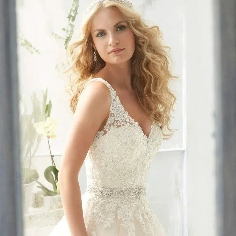 Sexy Lace Wedding Dresses Long Train Simple Bride Floor Length Long Sleeve Applique Lace up Open Back Wedding Dresses (ZD13291)