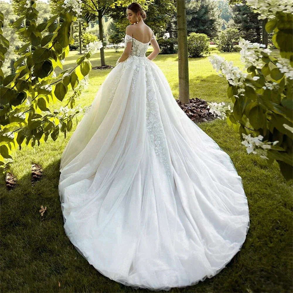 Sexy Off Shoulder Pretty Backless Mopping Wedding Dresses Fascinating Elegant Spaghetti Straps Boho Lace Applique Bride Gown (ZD14247)