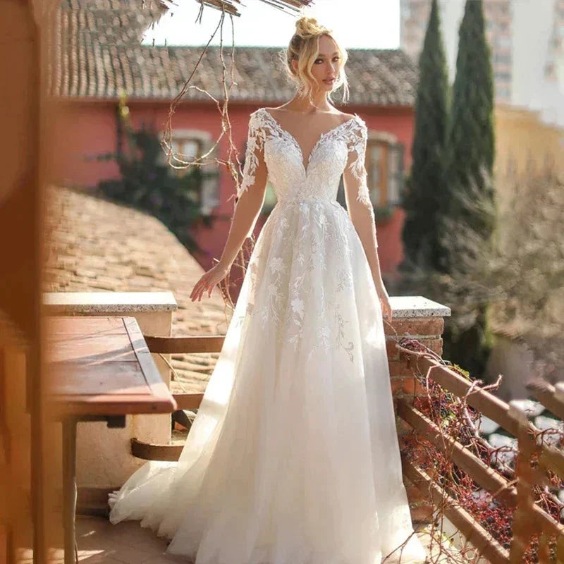 Sexy V Neck Bridal Dresses Long Sleeves Lace Appliques Wedding Gowns For Women Backless Vestidos Robe Noiva Mariage Customized (ZD14154)