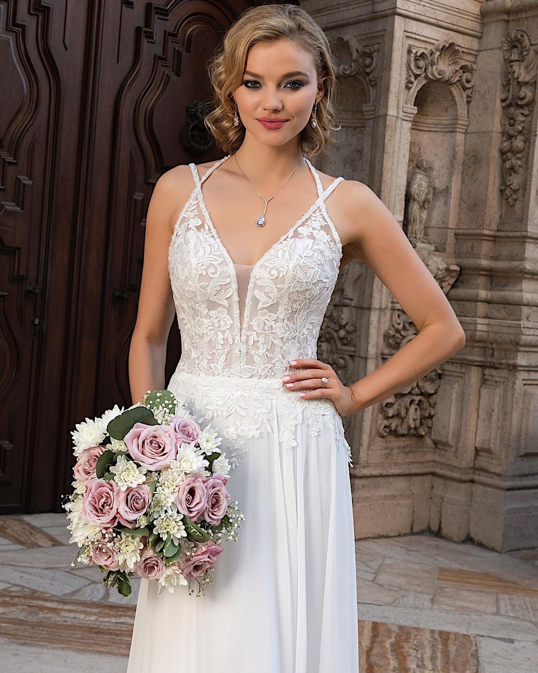 Simple Chiffon V Neck White Split Beach Wedding Dresses With Lace Appliques