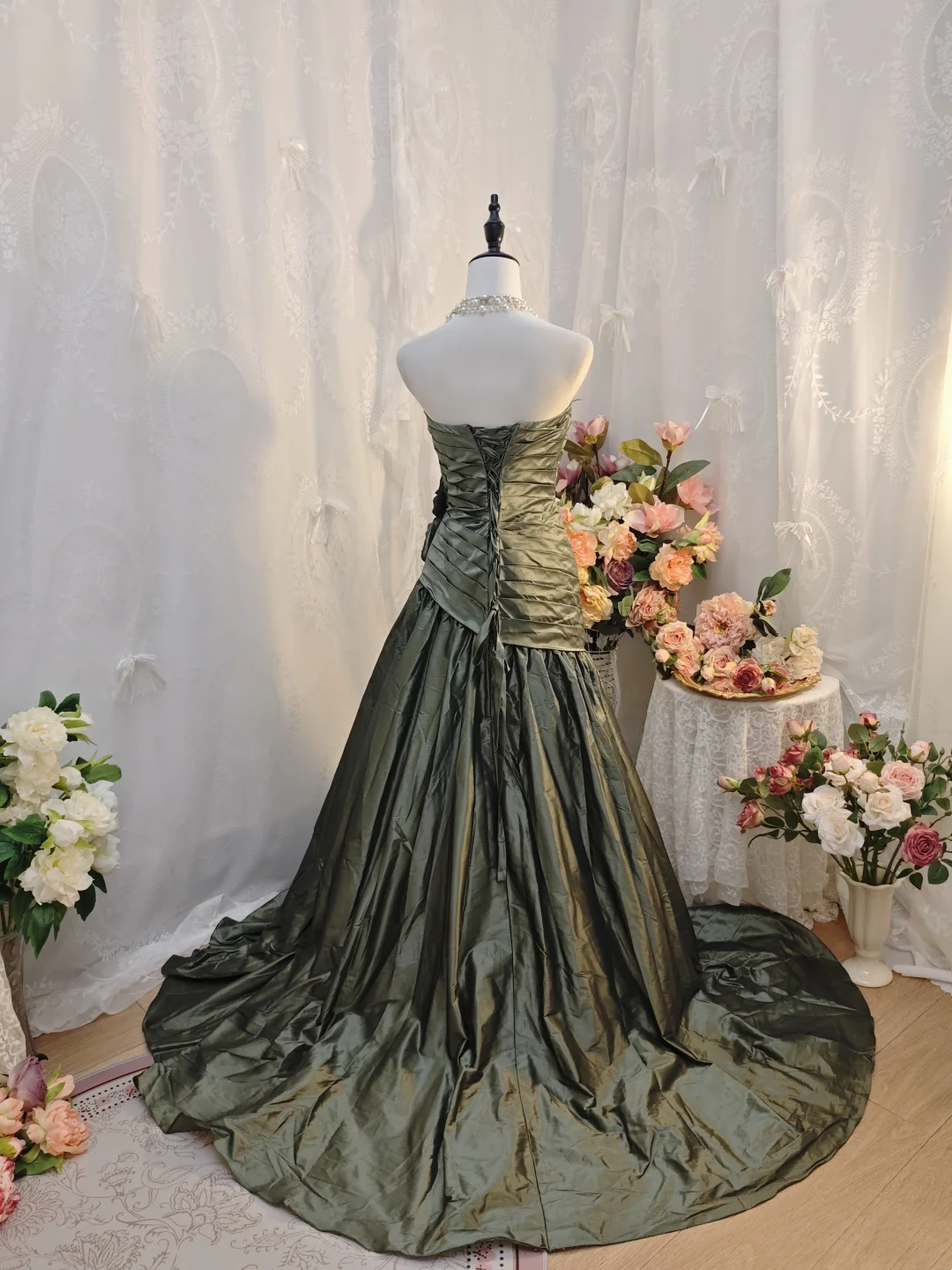 Strapless Green Satin Pleated Prom Dress Sheath Retro Formal Dress