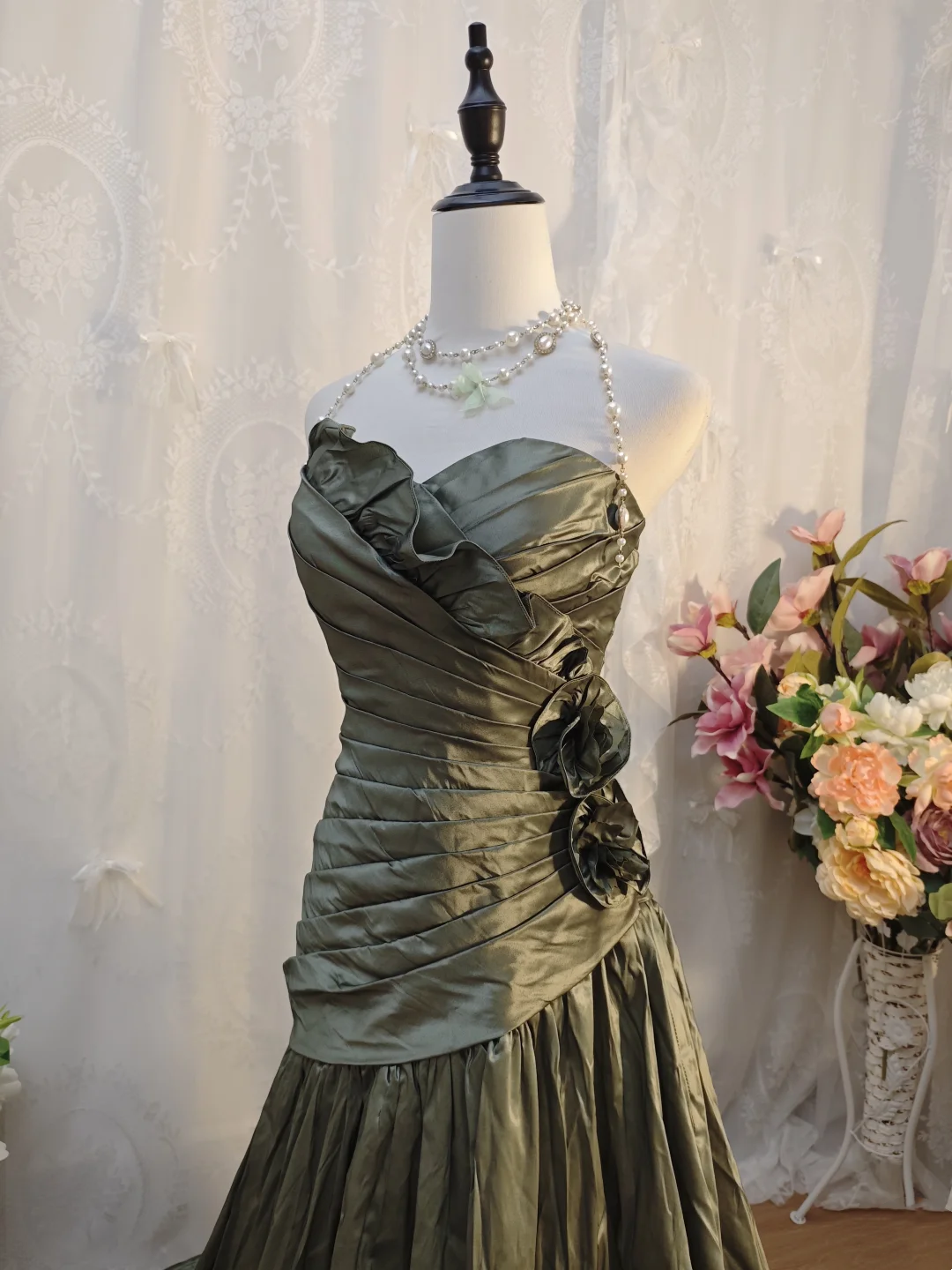 Strapless Green Satin Pleated Prom Dress Sheath Retro Formal Dress