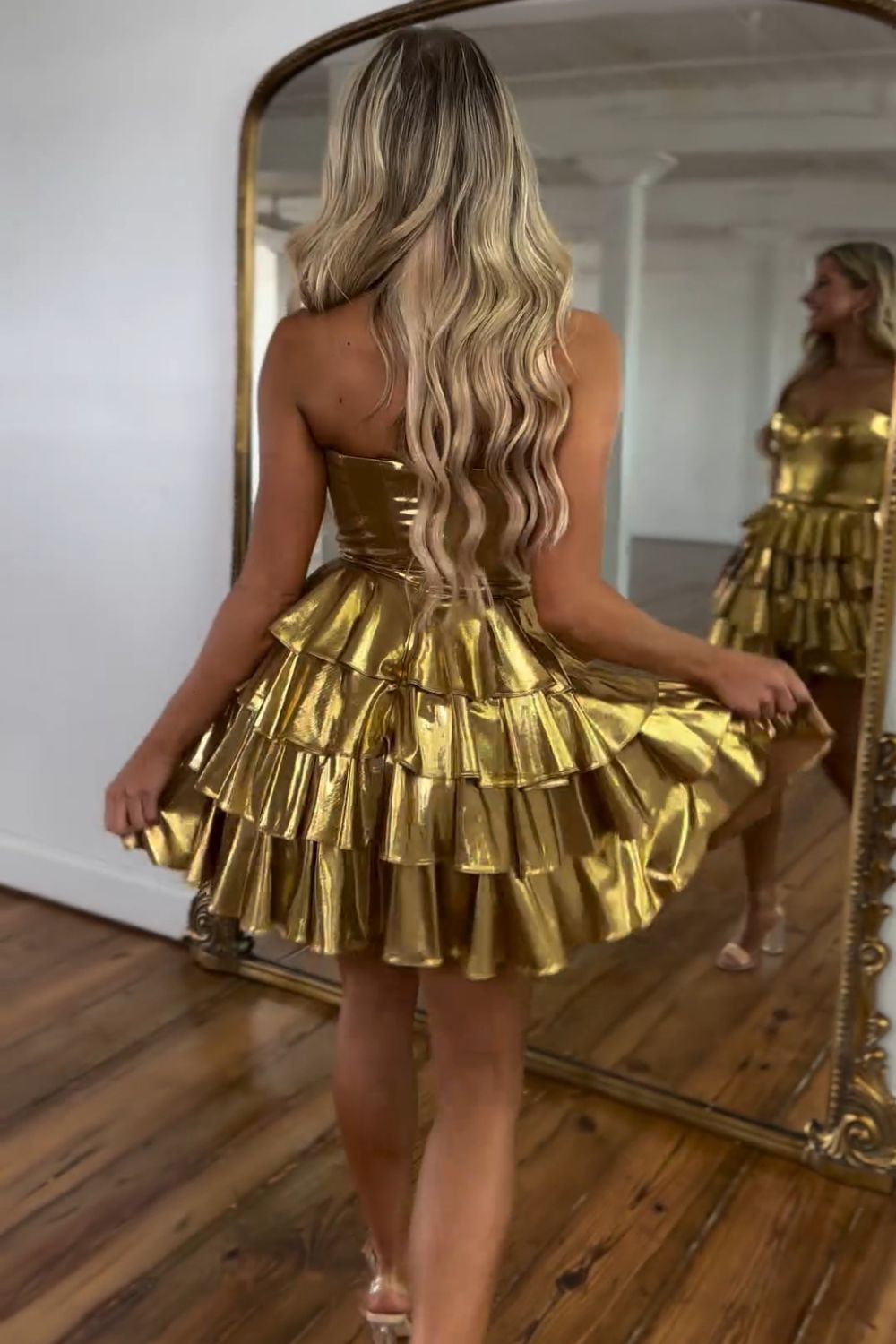 Stunning Gold A-Line Sweetheart Short Metallic Homecoming Dress